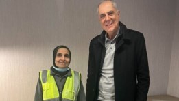 السيدة العاملة بمنطقة الاهرامات مع رئيس أوراسكوم بيراميدز