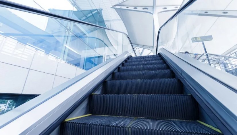 صناعة المصاعد والسلالم الكهربائية