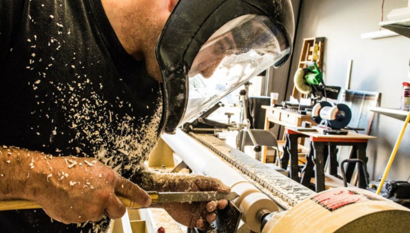 عمال منشار الحجر