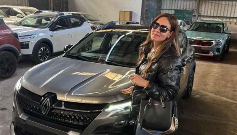 المواطنة صاحبة السيارة رينو
