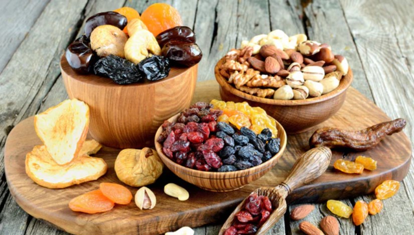 مكسرات وفواكه مجففة