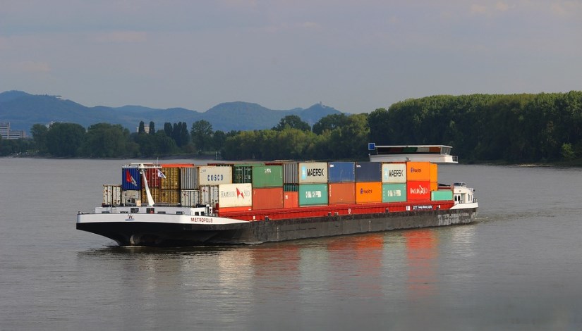 النقل المائي الداخلي للبضائع