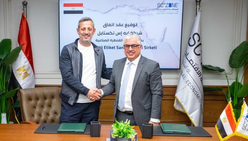 جانب من التوقيع على عقد إنشاء مصنع لصناعة ملصقات المنسوجات بالقنطرة غرب الصناعية