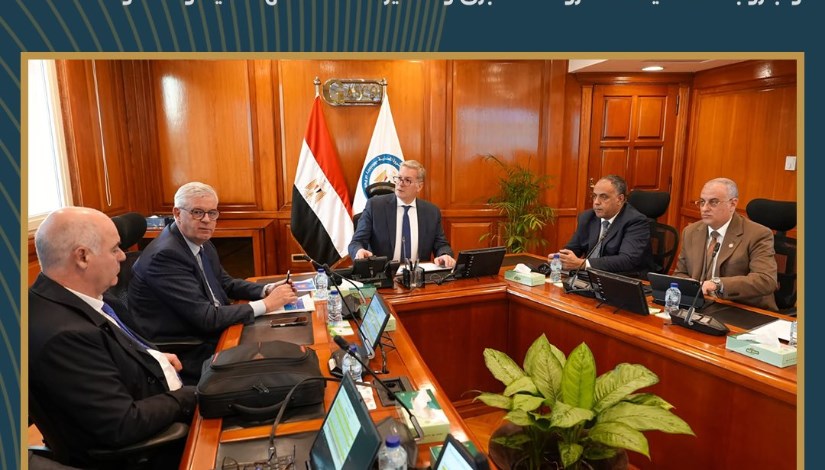 وزير البترول خلال لقائه شركة تكنيب