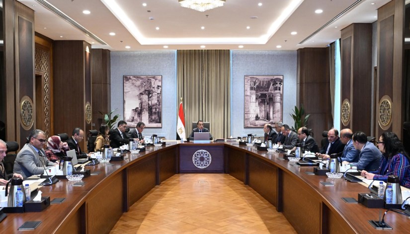 جانب من اجتماع رئيس الوزراء