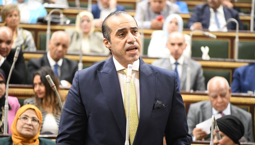 المستشار محمود فوزي وزير الشؤون النيابية والقانوني