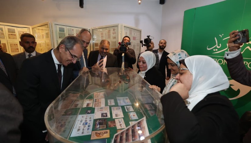 وزير الاتصالات يتفقد أجنحة معرض الرواد السنوي