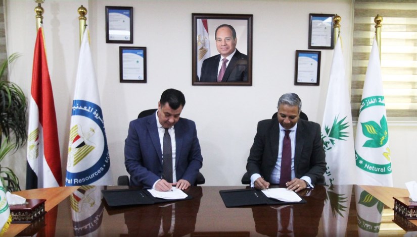 جانب من توقيع الاتفاقية