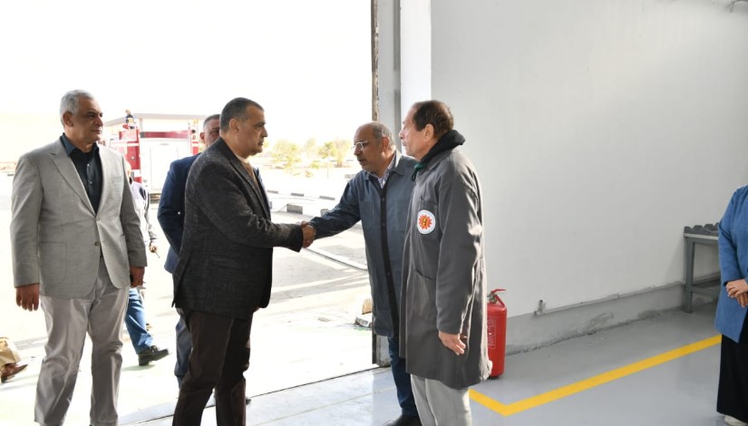 وزير الإنتاج الحربي يتفقد شركة هليوبوليس للصناعات الكيماوية