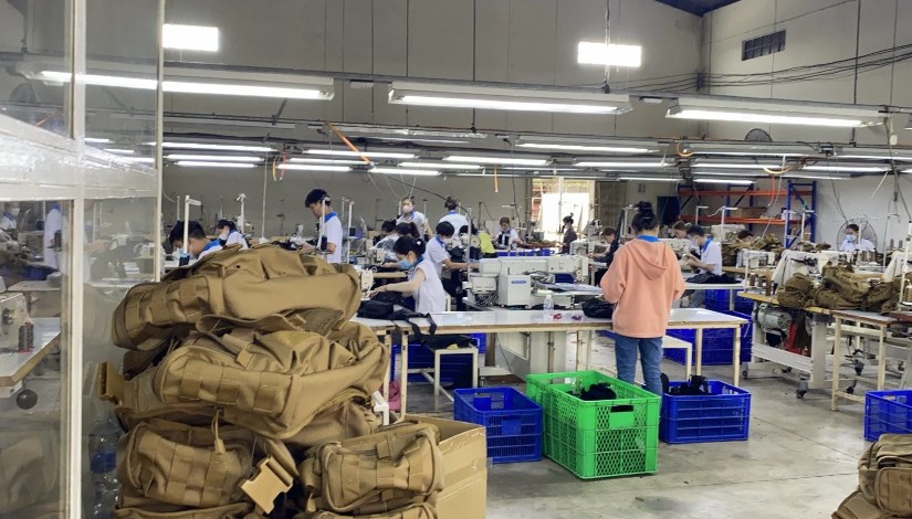 مصنع حقائب - أرشيفية