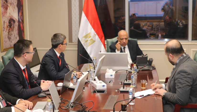 وزير الكهرباء مع وفد مجموعة صاني