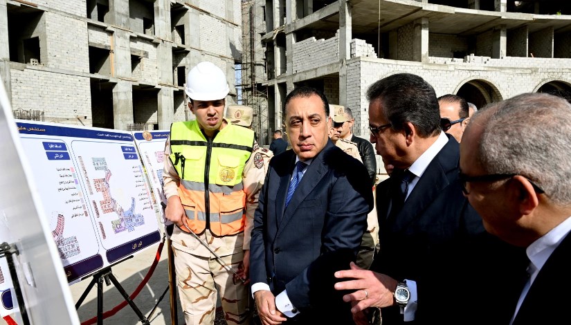 رئيس الوزراء خلال افتتاح مستشفى كليوباترا التجمع