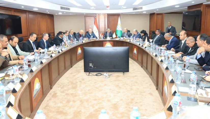 اجتماع محافظ الجيزة مع  أعضاء مجلسي النواب والشيوخ