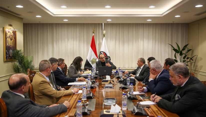 خلال اجتماع المهندس محمد شيمي وزير قطاع الأعمال العام 