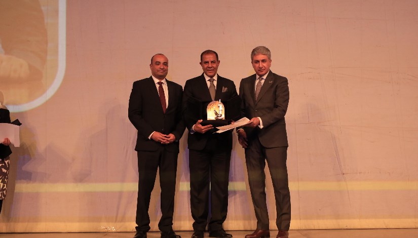 وزير السياحة والآثار 