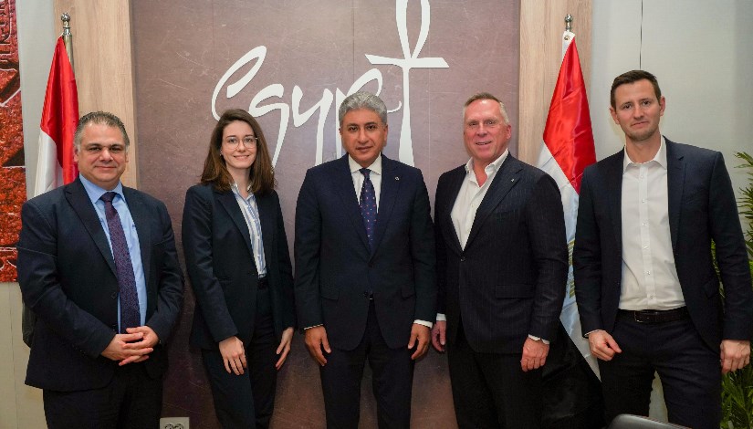 وزير السياحة والآثار 