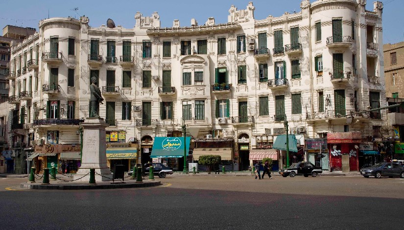 ميدان طلعت حرب في وسط البلد