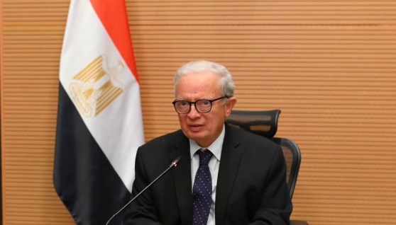 الدكتور حسين عيسى
