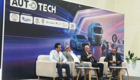 جانب من الجلسة خلال مؤتمر أوتو تك 2026