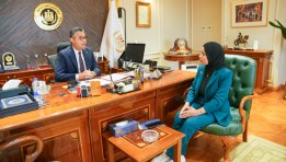 الدكتور شريف فاروق، وزير التموين وهدير جلال محررة إيجي إن 