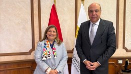 الدكتور سامح الحفني، وزير الطيران المدني وسوزانا فاز باتو، سفيرة البرتغال لدى القاهرة