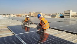 تركيب خلايا طاقة شمسية أعلى المصانع