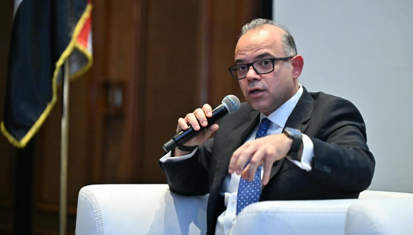 الدكتور محمد فريد وزير الاستثمار والتجارة الخارجية 