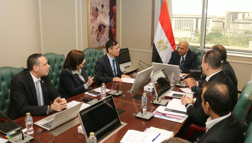 وزير الكهرباء والطاقة المتجددة يبحث مع "EDRA" تحديث الشبكة ومشروعات الطاقة المتجددة