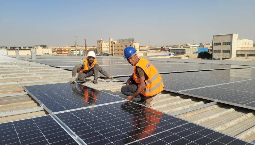 تركيب خلايا طاقة شمسية أعلى المصانع