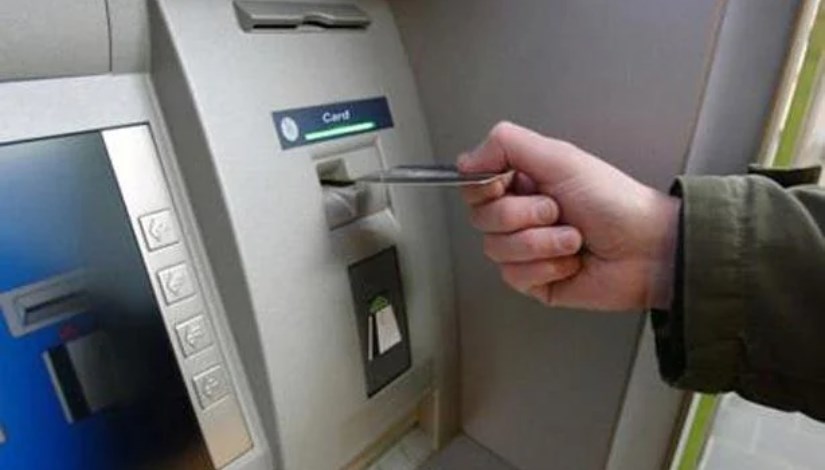 توقف الخدمات البنكية وتحويلات إنستاباي