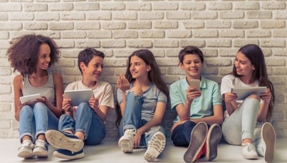 الشباب في الفئة العمرية (15-35)