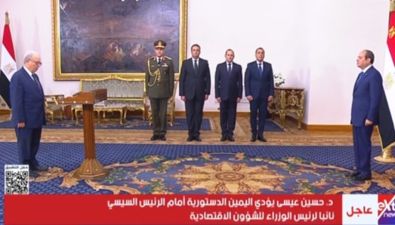 الدكتور حسين عيسى يؤدي اليمين الدستورية