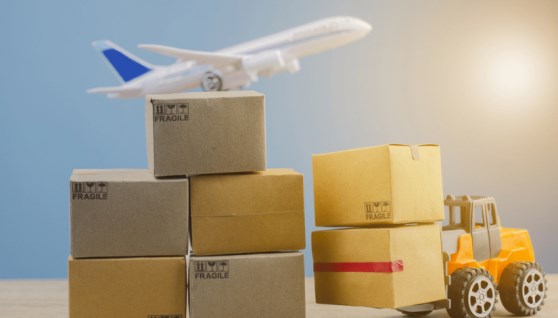 سوق الشحن والخدمات واللوجستية