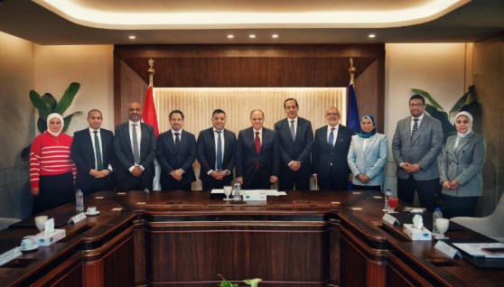 جانب من اجتماع هيئة الدواء مع شركة أبوت العالمية