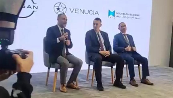 جانب من جلسة مناقشات بمعرض أوتومورو