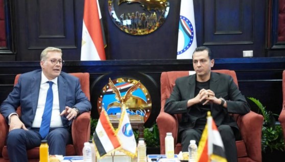 وزير البترول خلال لقائه بحزب مستقبل وطن