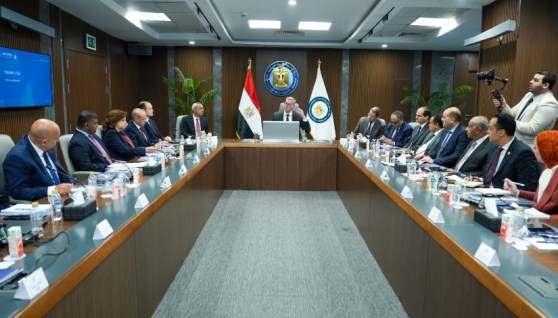 جانب من اجتماع وزير البترول