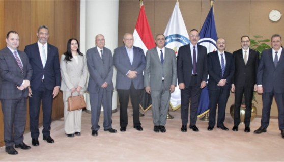 اعتماد الموازنات التخطيطية والخطة الخمسية  