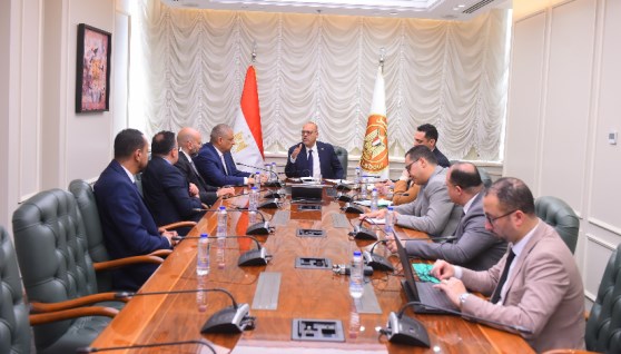 وفدًا من إدارة شركة ليوني مصر  الألمانية العالمية لتصنيع كابلات  