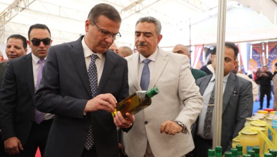 جانب من جولة وزير الزراعة