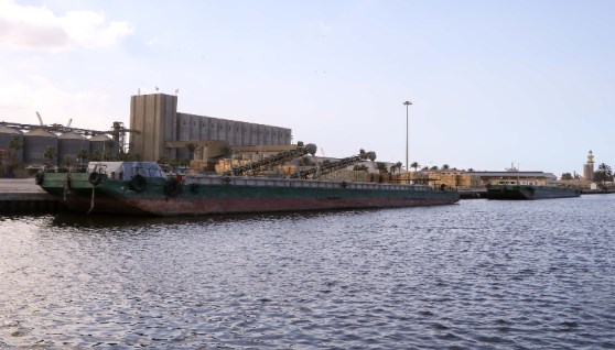 ميناء دمياط