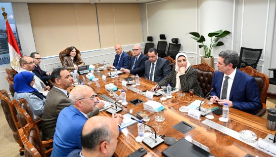 جانب من اجتماع وزيرة الاسكان