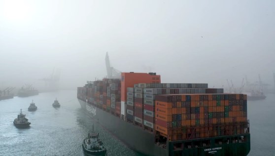 سفينة الحاويات العملاقة ESSEN EXPRESS 