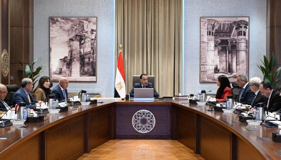 جانب من اجتماع رئيس الوزراء