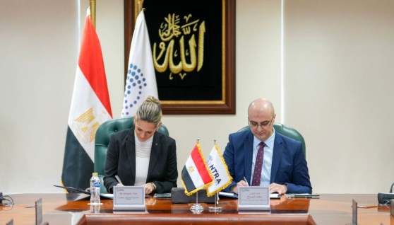 جانب من توقيع الاتفاقية