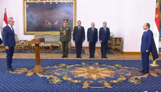 المستشار هاني عازر - وزير الشئون المجالس النيابية  يؤدي اليمين الدستورية