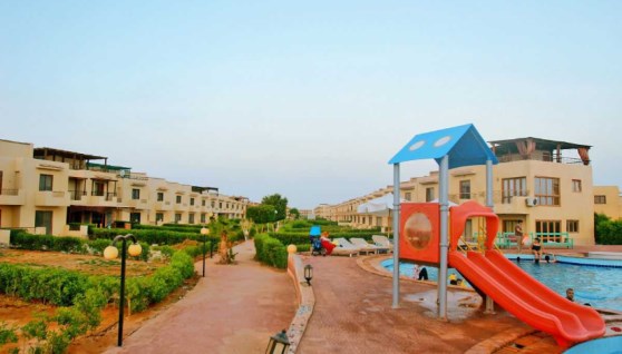 قرية أيلاند بيتش