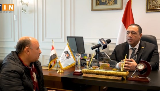 رئيس مصنع الإلكترونيات مع محرر إيجي إن