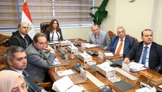 اجتماع وزيرة التنمية المحلية والبيئة مع قيادات الوزارة، 