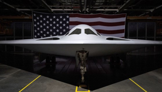  قاذفة القنابل الاستراتيجية B-2 Spirit